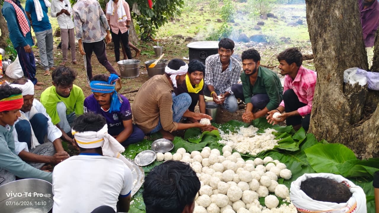 ఆదివాసీ గ్రామాల్లో ఘనంగా ఆకాడి పండుగ వేడుకలు - Additional Image